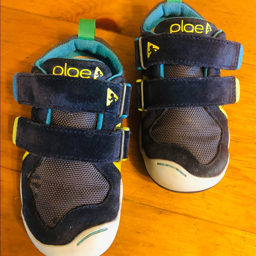 PLAE Toddler size 8 tennis shoes.